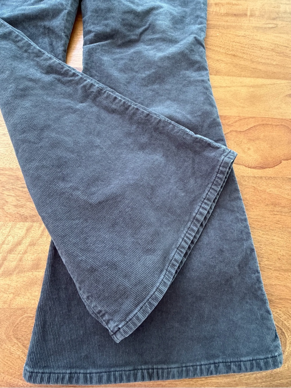 American Eagle Outfitters Super High-Rise Flare Corduroy in Gray Size 10 Short - Picture 12 of 12